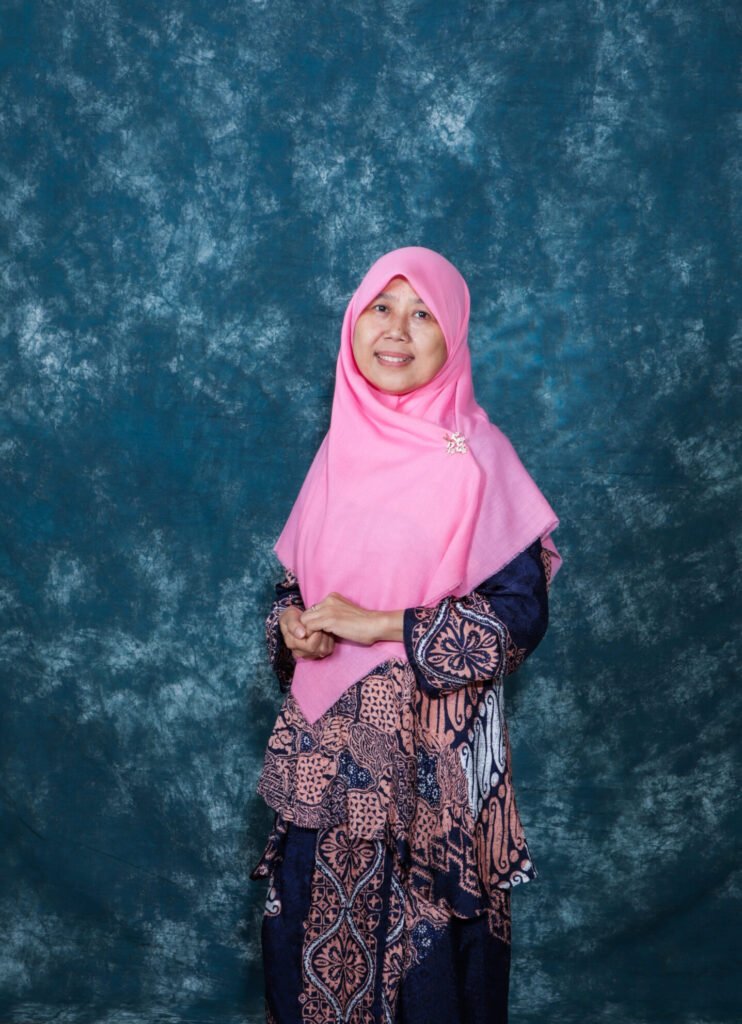 Hj. Nia Yuniawati, S.Pd